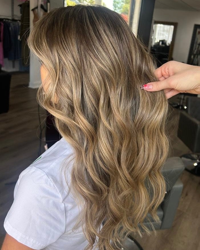 11. Goldener Honigbraun mit weichen Strandwellen (honigbraune Haarfarbe)