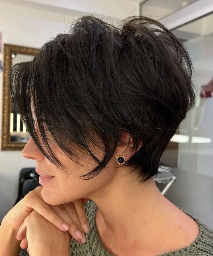 11. Layered Pixie Bob mit weichem schwarzem Finish (Pixie Bob Haarschnitte)