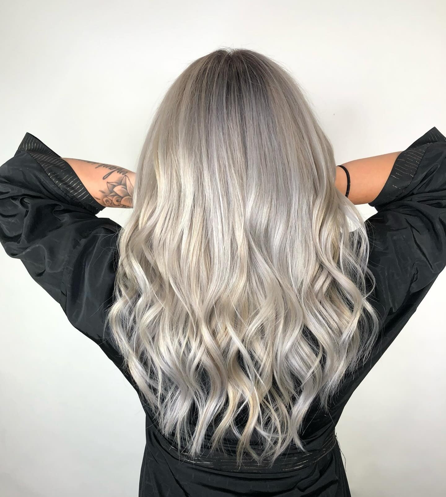 11. Platin -Aschegrau -Wellen (aschgraue Haarfarbe)