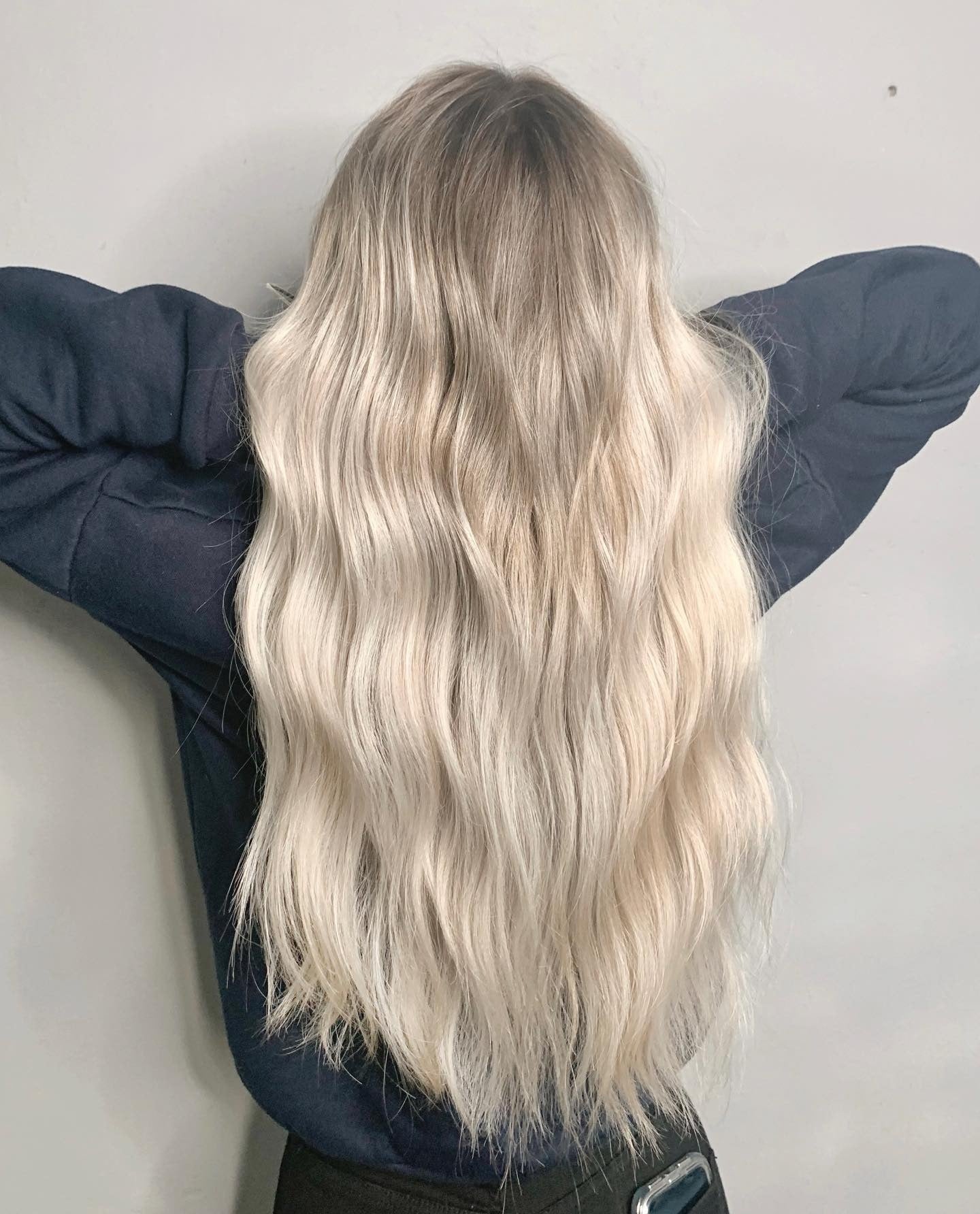 11. Rooted Pearl Flow (Perlblonde Haarfarbe)