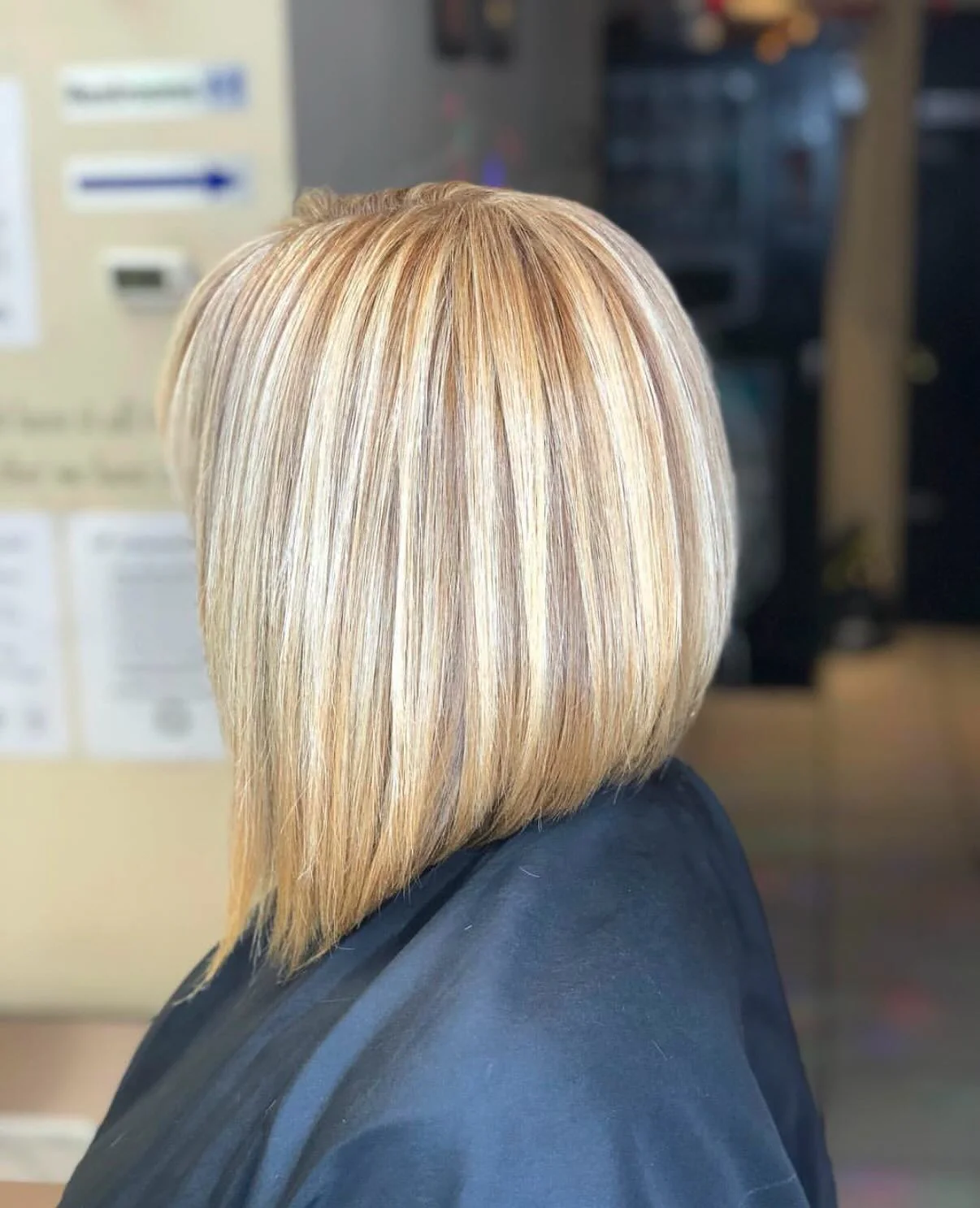 11. Schlanker A-Linien-Bob mit Champagnerblonden-Highlights (A-Linien-Bob-Haarschnitt)