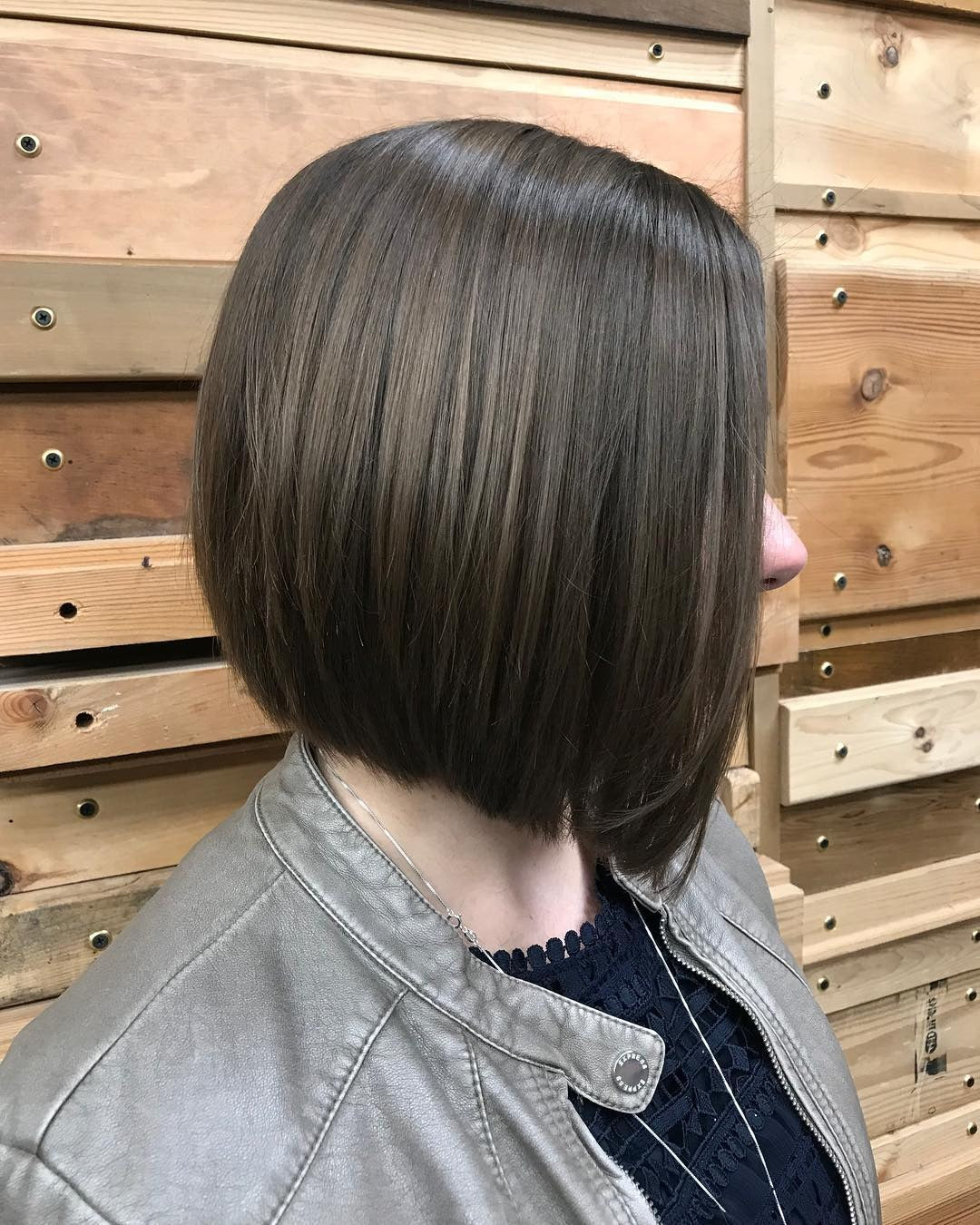 11. Schlanker abgewinkelter Lob in aschbrauner (abgewinkelter Lob Haarschnitt)