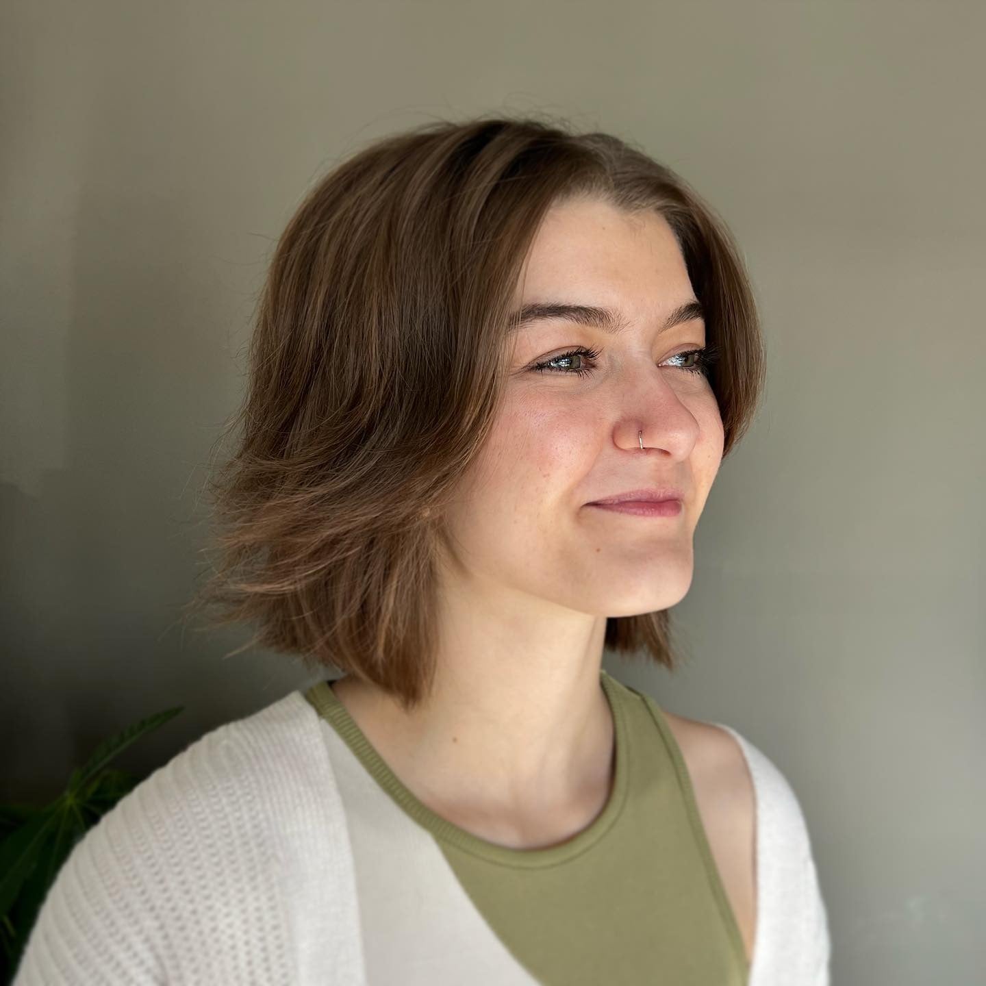 11. Weiche abgehackte Schichten auf Aschebraun (kurze Haare mit Schichten)