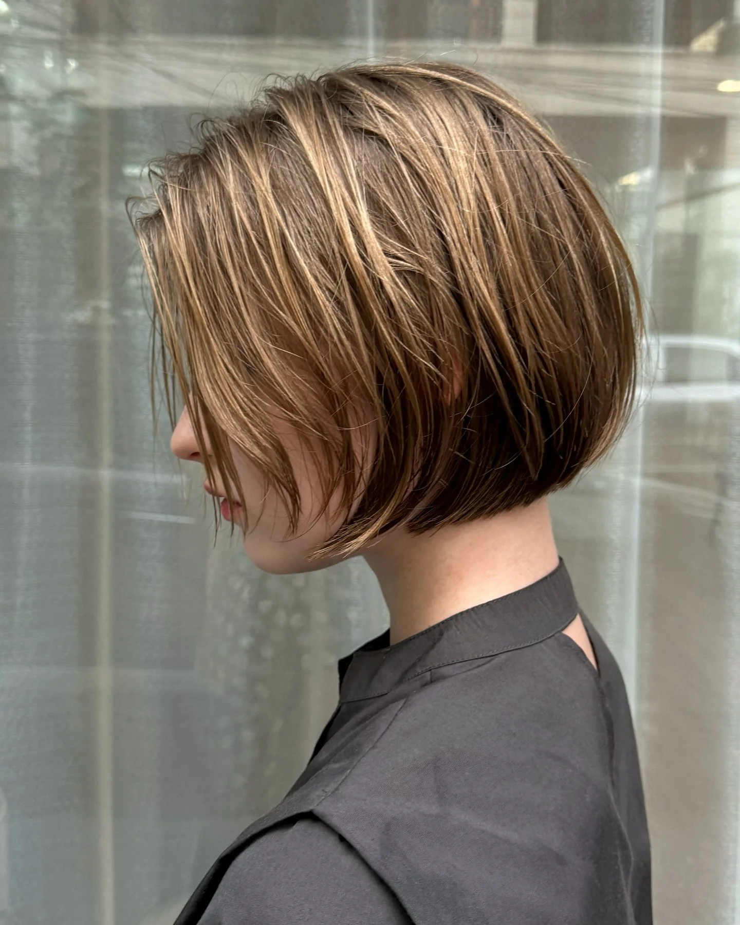 11. Weicher, abgestufter Bob in warmem Kastanienbraun (kurzes Bob-Haar)