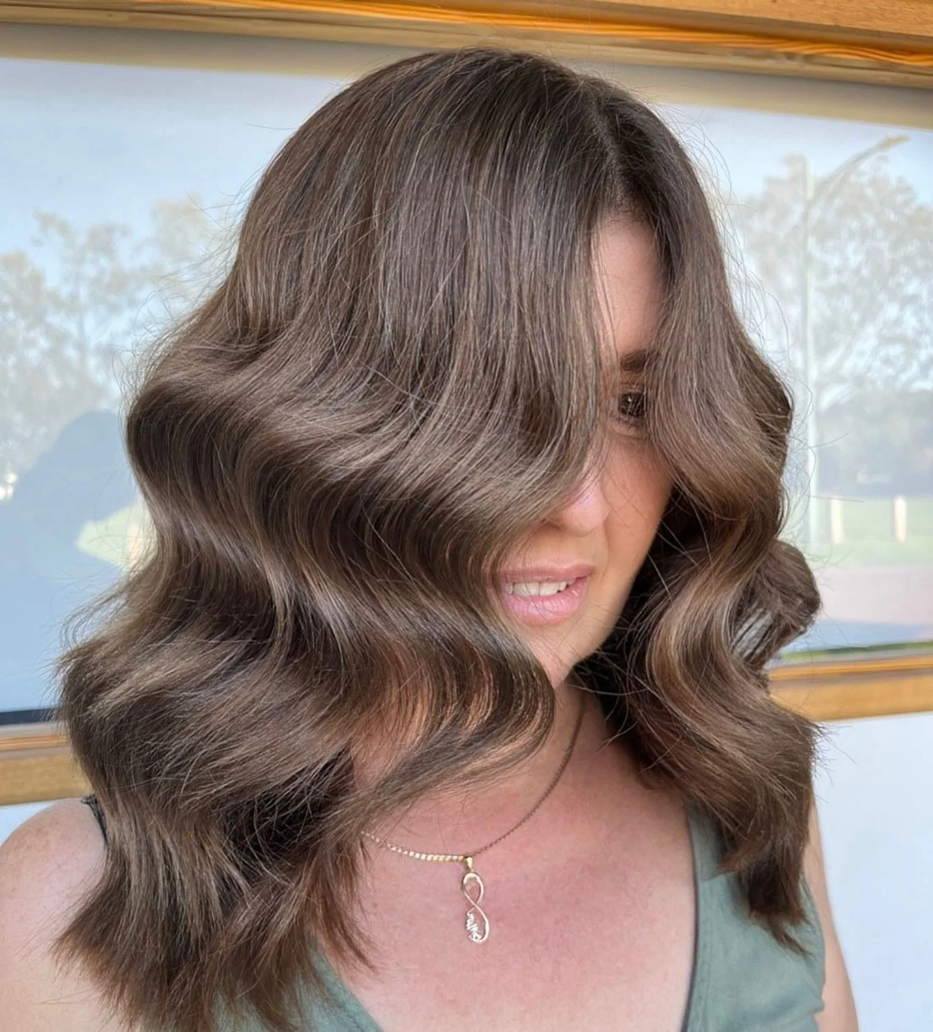 11. Sanfte Mokka-Asche-Retro-Wellen (kühle aschbraune Haarfarbe)