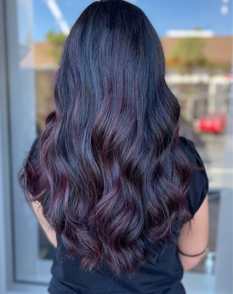 11. Weiche Wellen mit schwarzer Kirschdimension (dunkle Burgunderhaarfarbe)