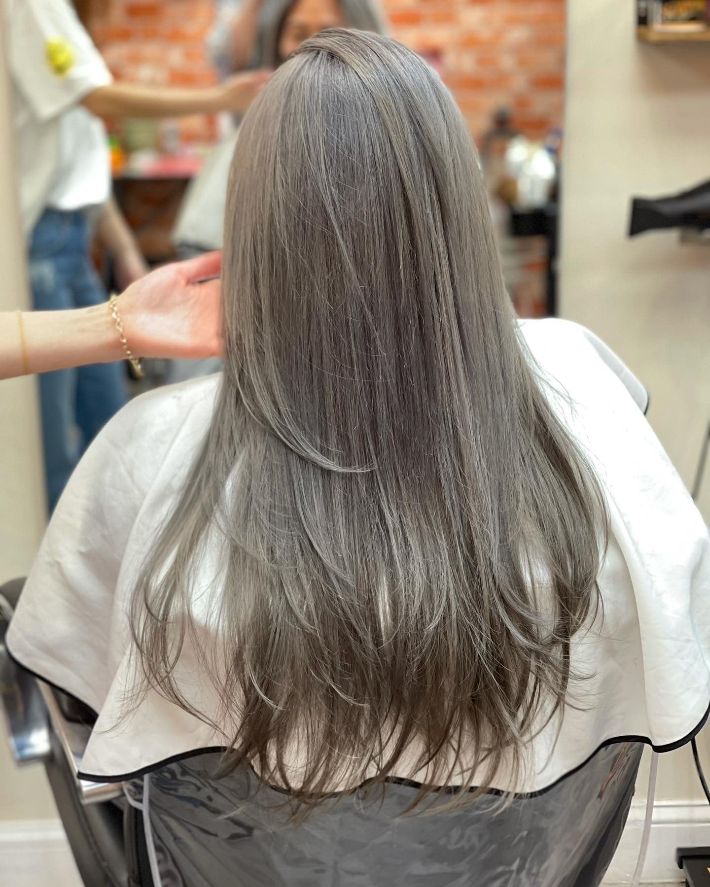 11. Straße silberne Ascheschichten (Asche Haarfarbe)