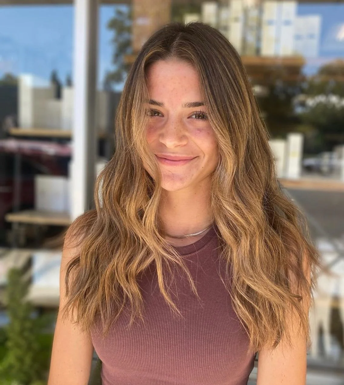 11. Sonnenverwöhnte Karamellwellen auf hellem Braun (Herbsthaarfarben)