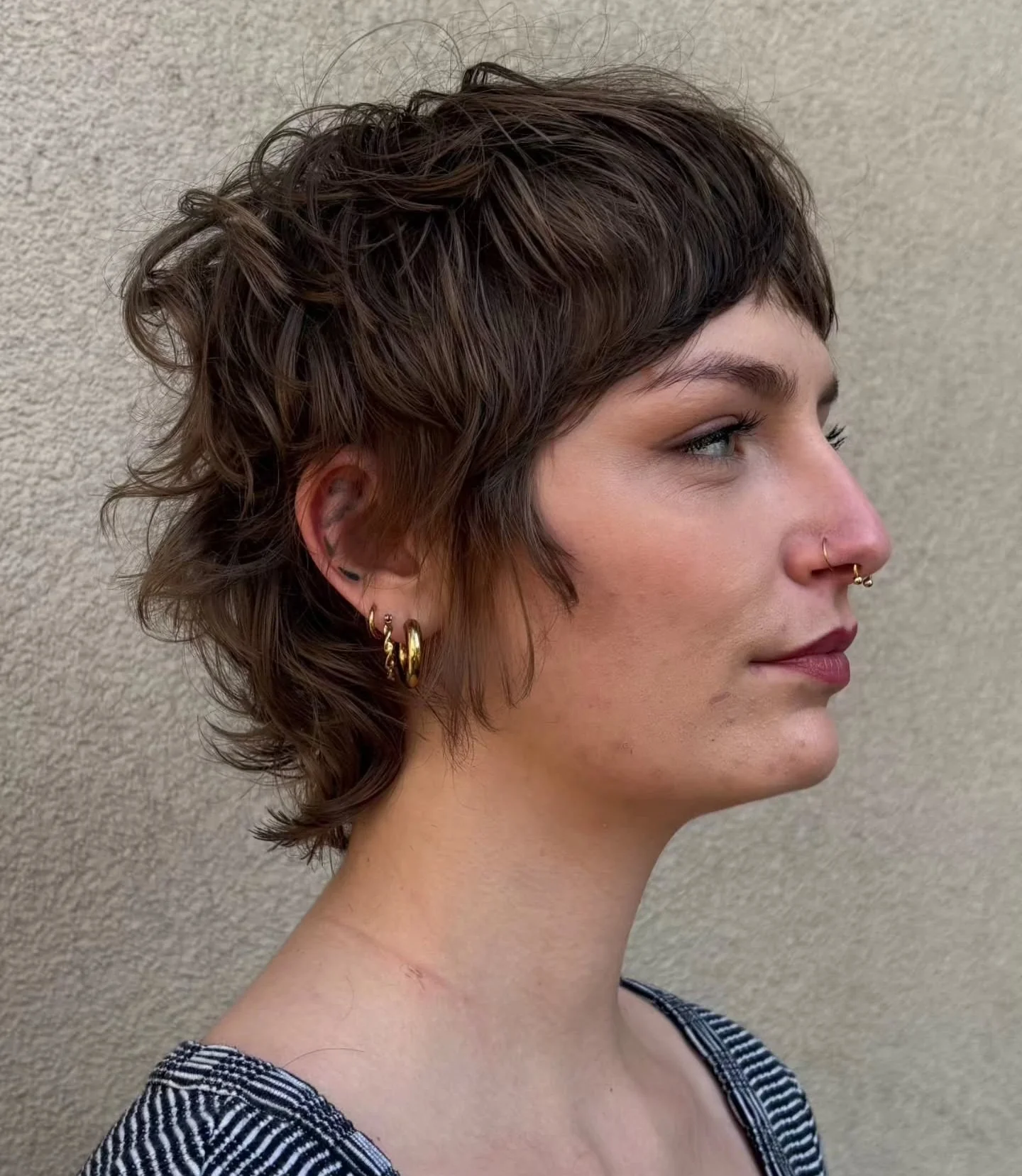 11. Strukturierter kastanienbrauner Shaggy Pixie (Wispy Pixie-Frisuren)