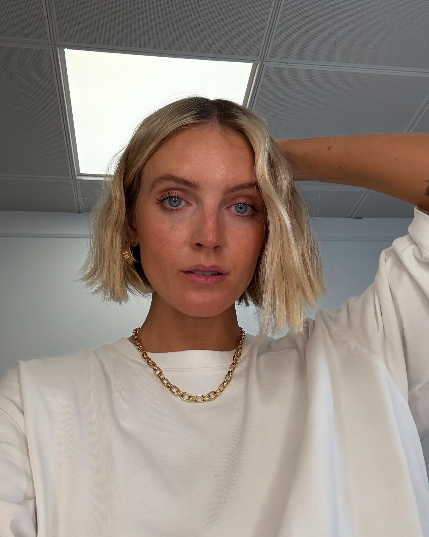 11. Textured Platinum Bob mit Mitte Teil (Hüpfbobhaar)