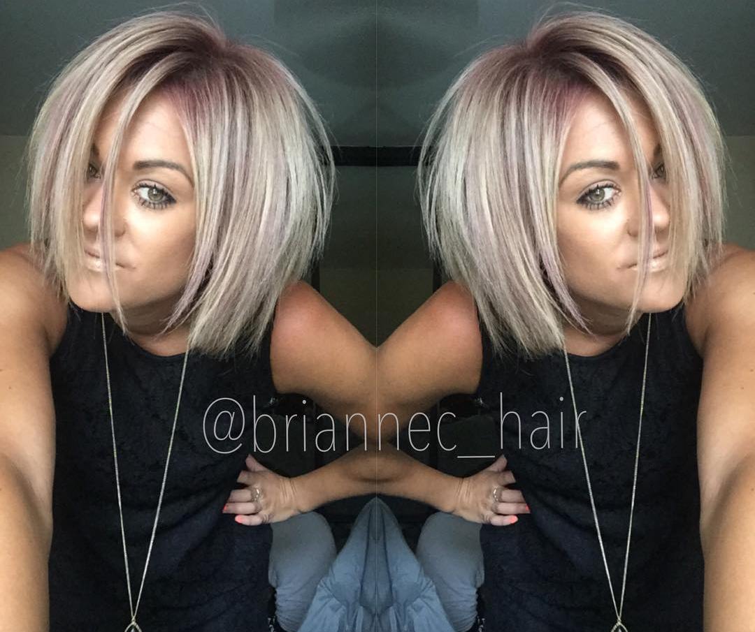 Abgehackte aschblonde Bob