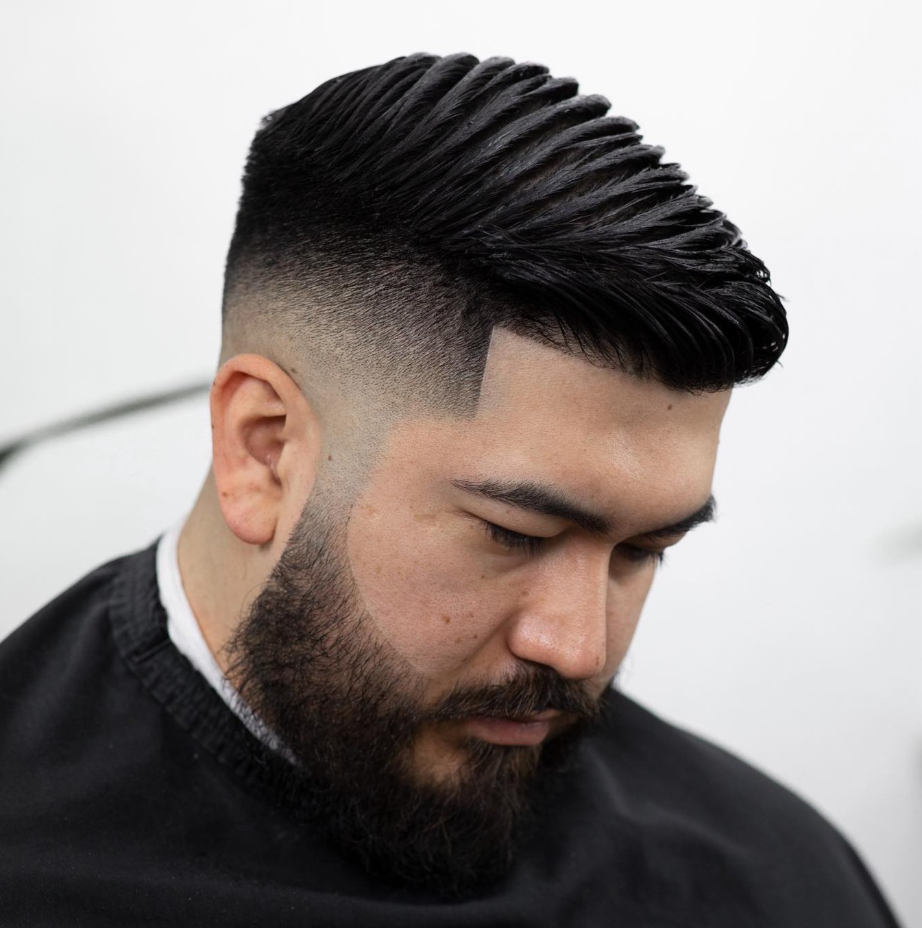 Hoher Verblassen mit welligem Oberteil