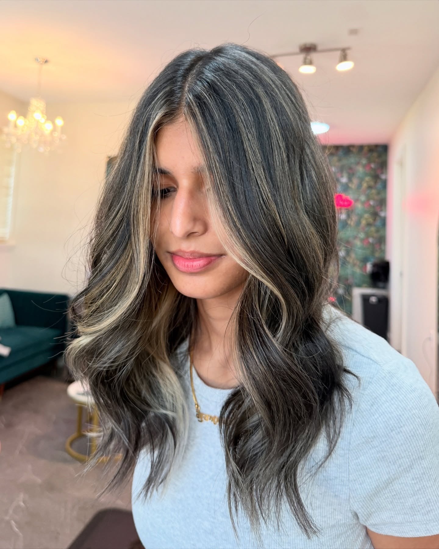 12. Aschenwurzel schmelzen mit Platinbändern (blonde Haare mit dunklen Wurzeln)