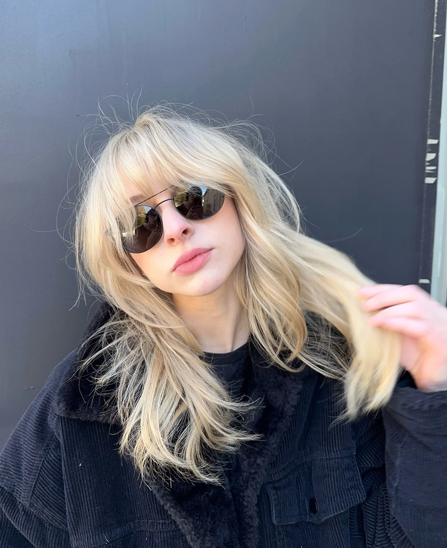 12. Heller Platin-Shag mit gefiedertem Pony (zotteliger Haarschnitt mit Pony)