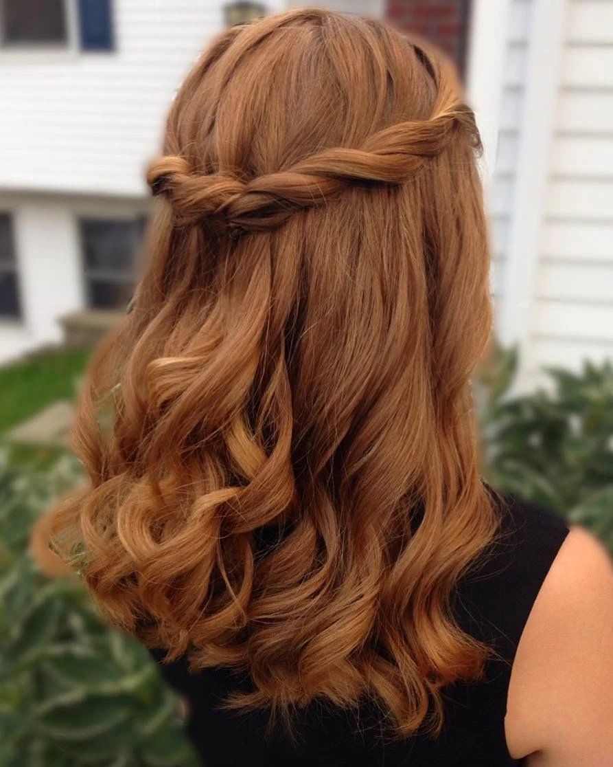 12. Klassischer Rope Twist Half-Up auf warmem Kupferhaar (Rope Braid-Frisuren)