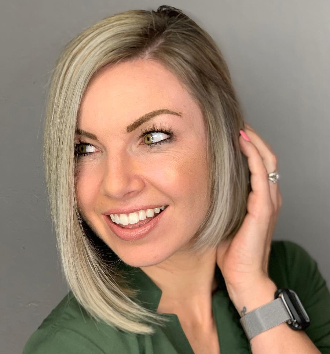 12. Cool Ash Blonde Abgleed Bob (asymmetrische Frisuren)