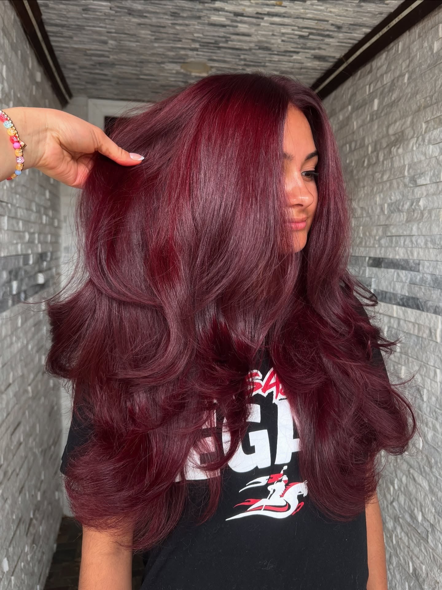 12. Crimson Velvet Blowout (Tiefburgunderrote Haarfarbe)