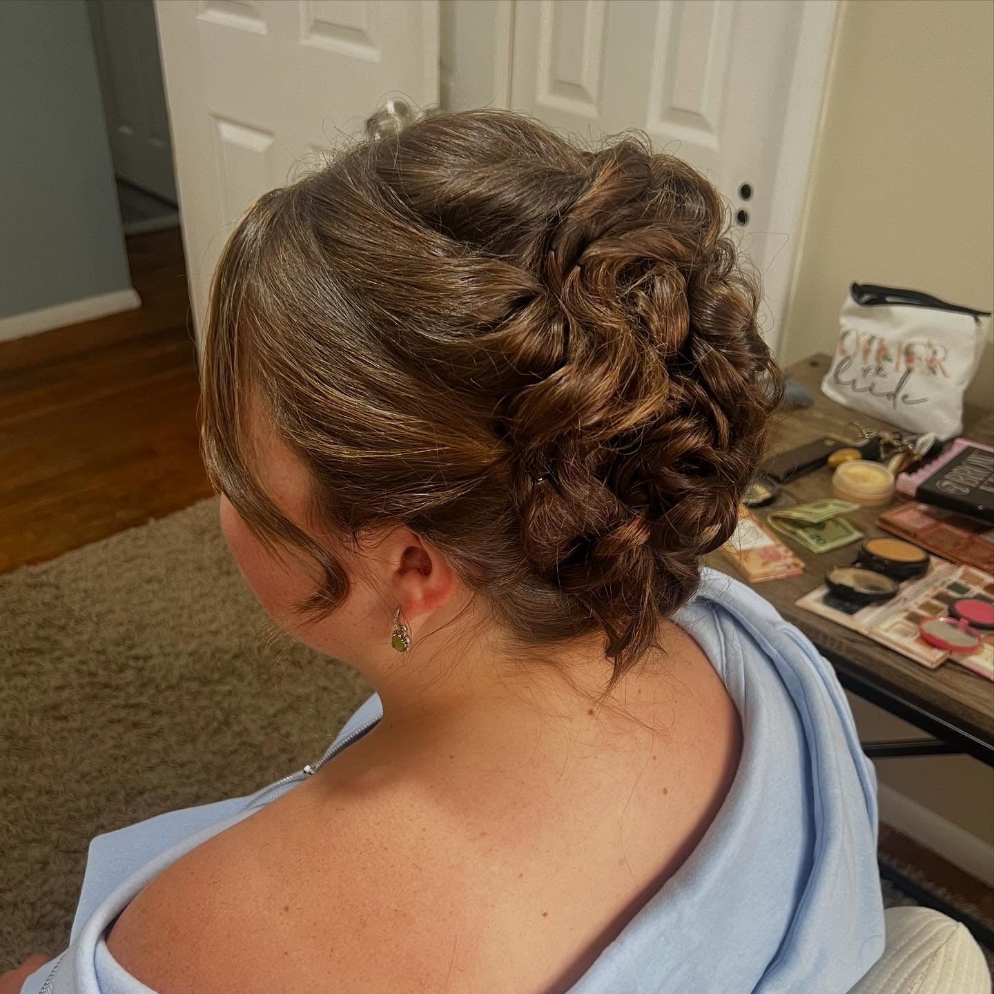 12. Brötchen mit Volumen - reichhaltiges Kastanienbraun (formelle Frisuren)