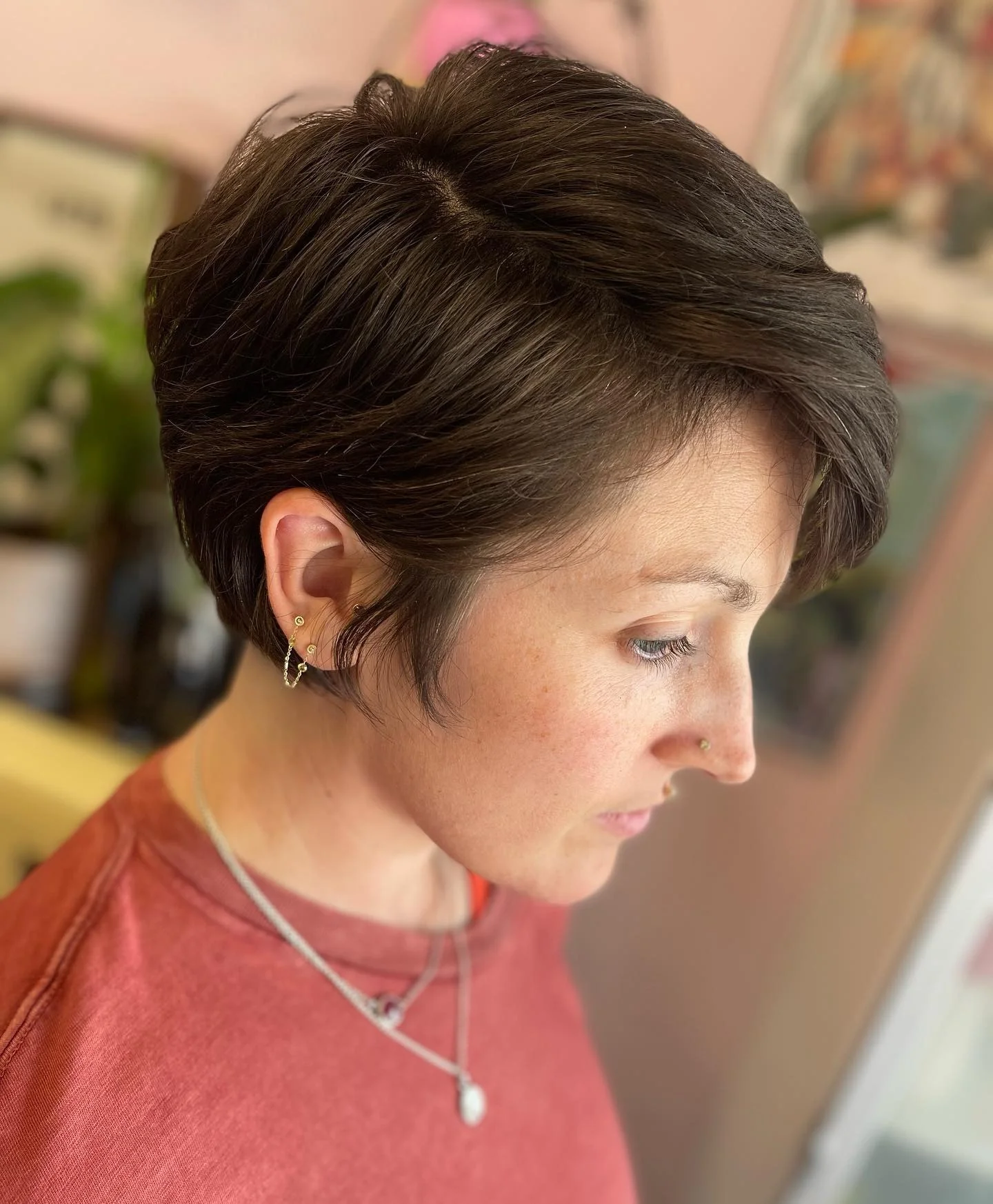 12. Dunkler Mokka-Pixie mit natürlicher Textur (lange Pixie-Schnitte)