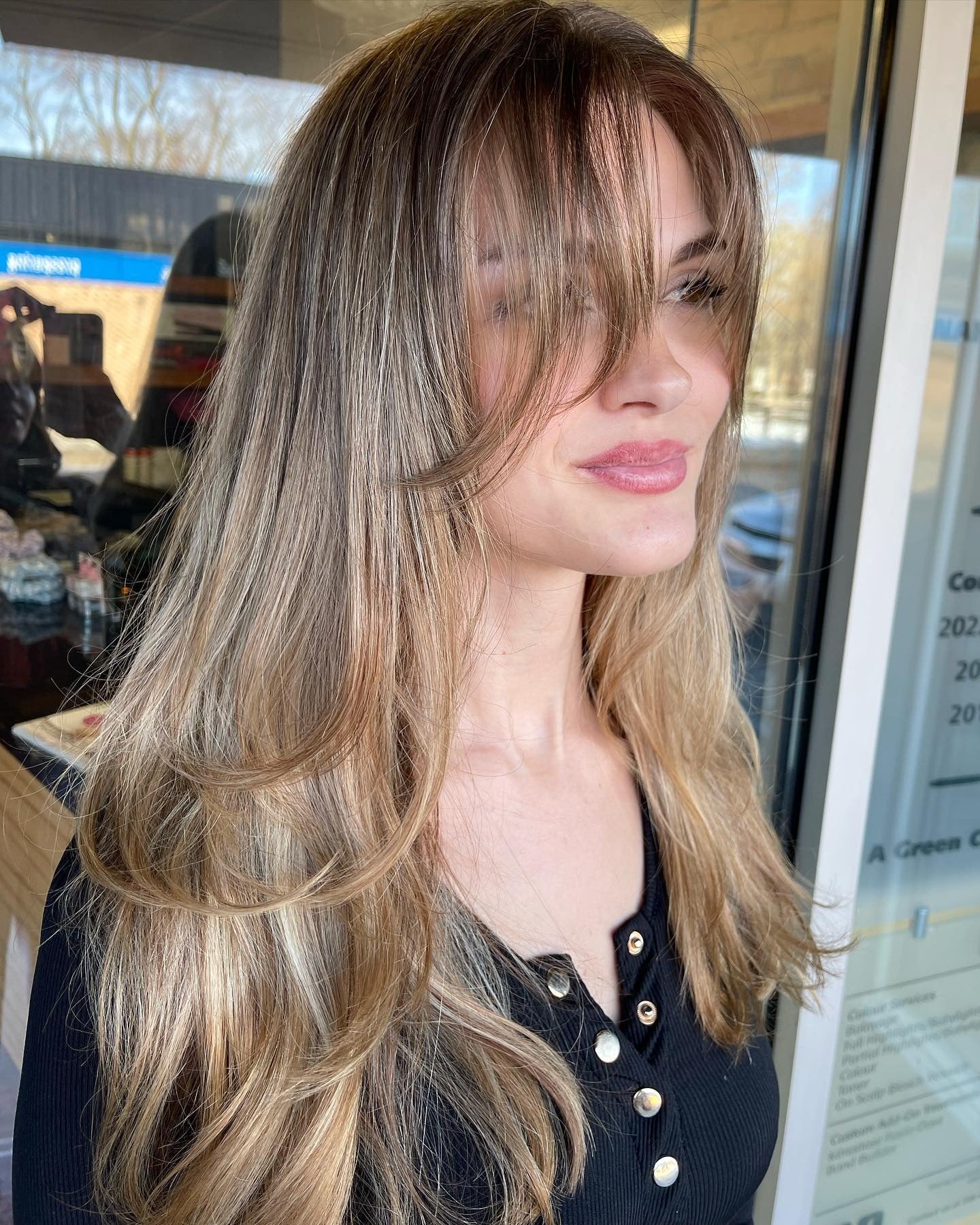 12. Dimensionales Honigblond mit Vorhangfransen (langes Haar mit zarten Fransen)