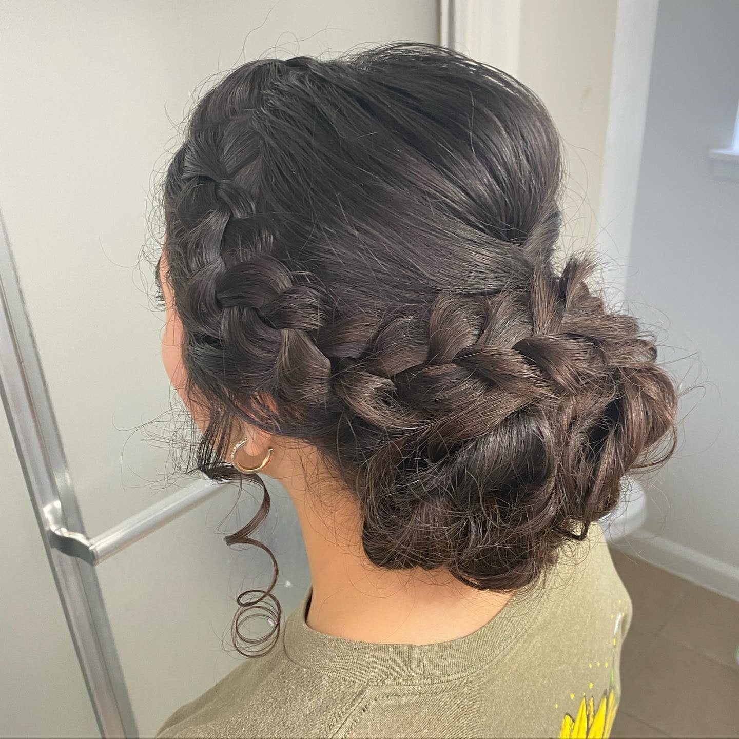 12. niederländisches Brot mit reicher Brünette (Abschlussballfrisuren)