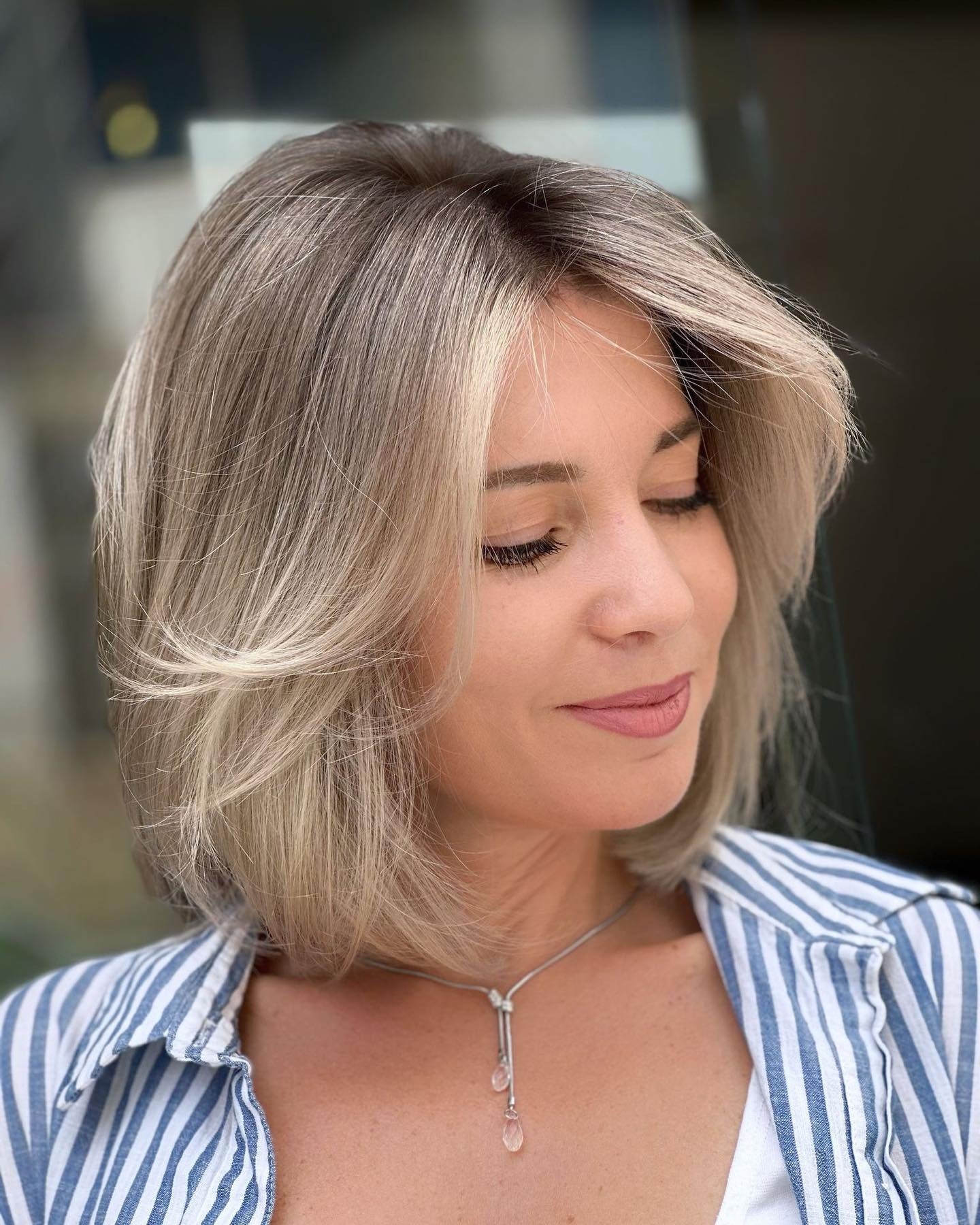 12. Federed Bob mit aschblondem Balayage (geschichtete Bob -Frisuren)