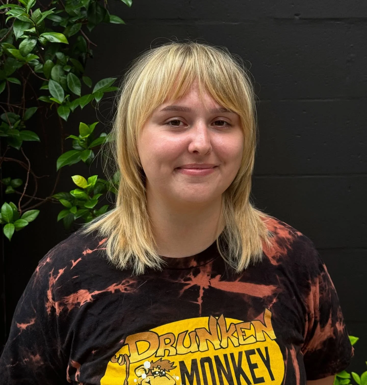 12. Goldblonde moderne Vokuhila (Rasiermesserschnitt-Frisuren)