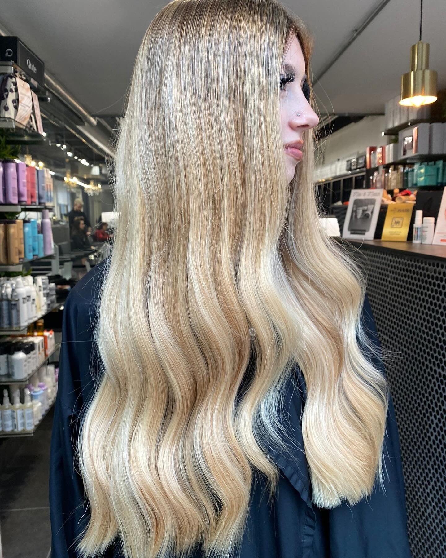 12. Goldene Champagnerwellen (Champagnerblonde Haarfarbe)