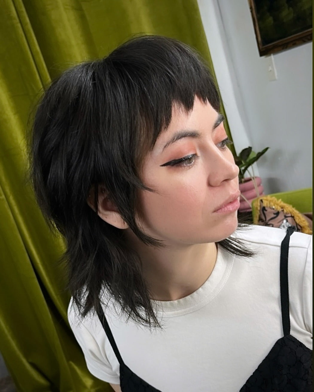 12. Jagged Black Shag mit abgehackten Schichten (kurze Shag -Haarschnitte)