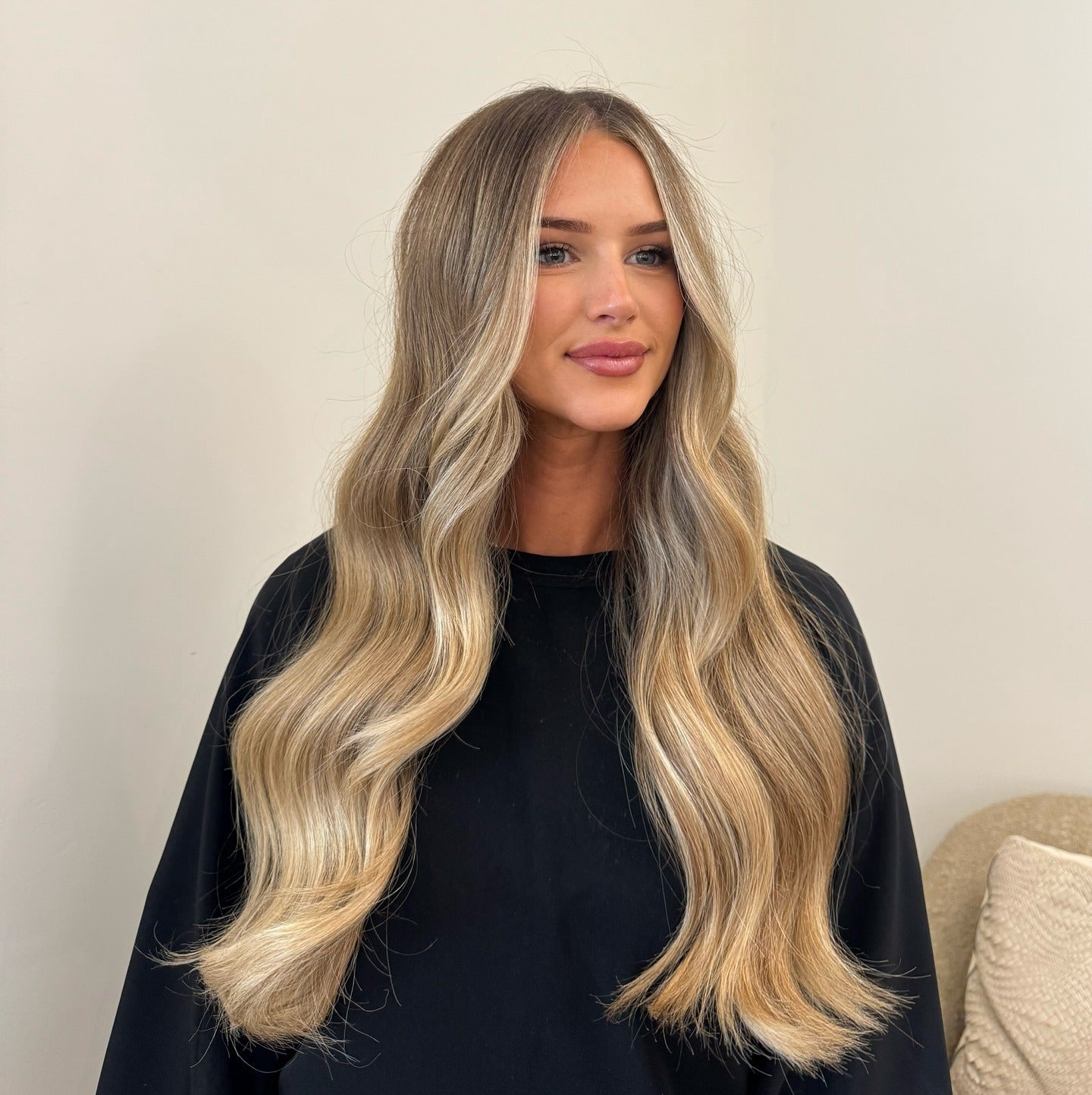 12. Lange Wellen mit sandiger Champagner -Finish (sandige blonde Haarfarbe)