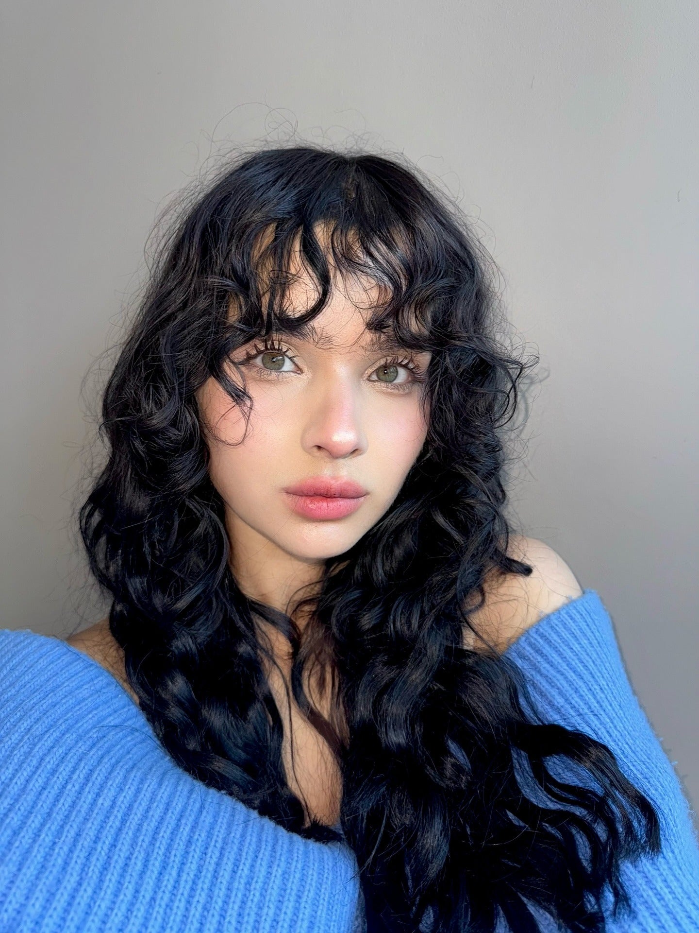 12. Mitternachtswellen mit gefiedertem Pony (lockiges, flauschiges Haar)