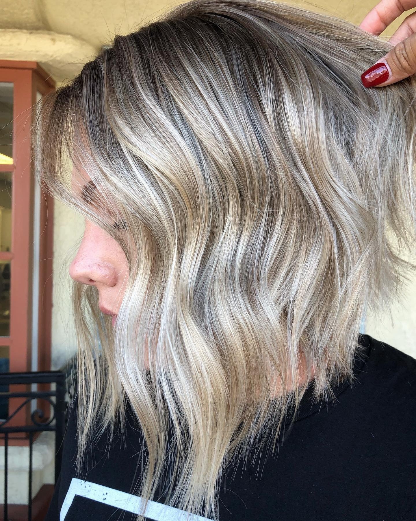 12. verwurzelte aschblonde strukturierte Bob (kurze blonde Frisuren)