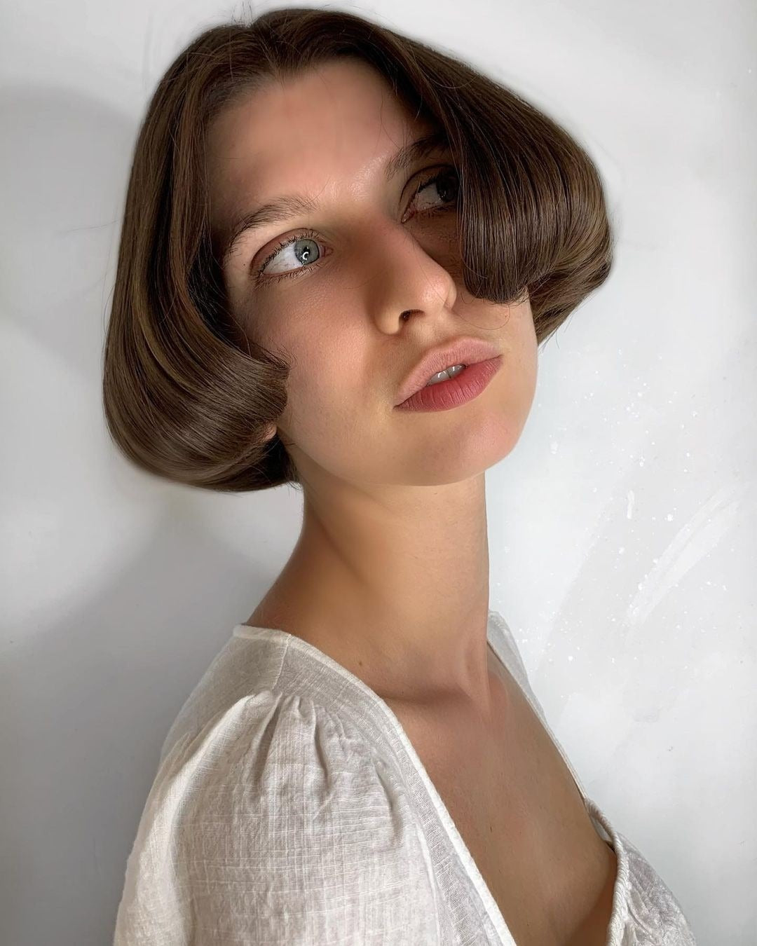 12. Geformter kastanienbrauner Bob (ohrlanger Bob)