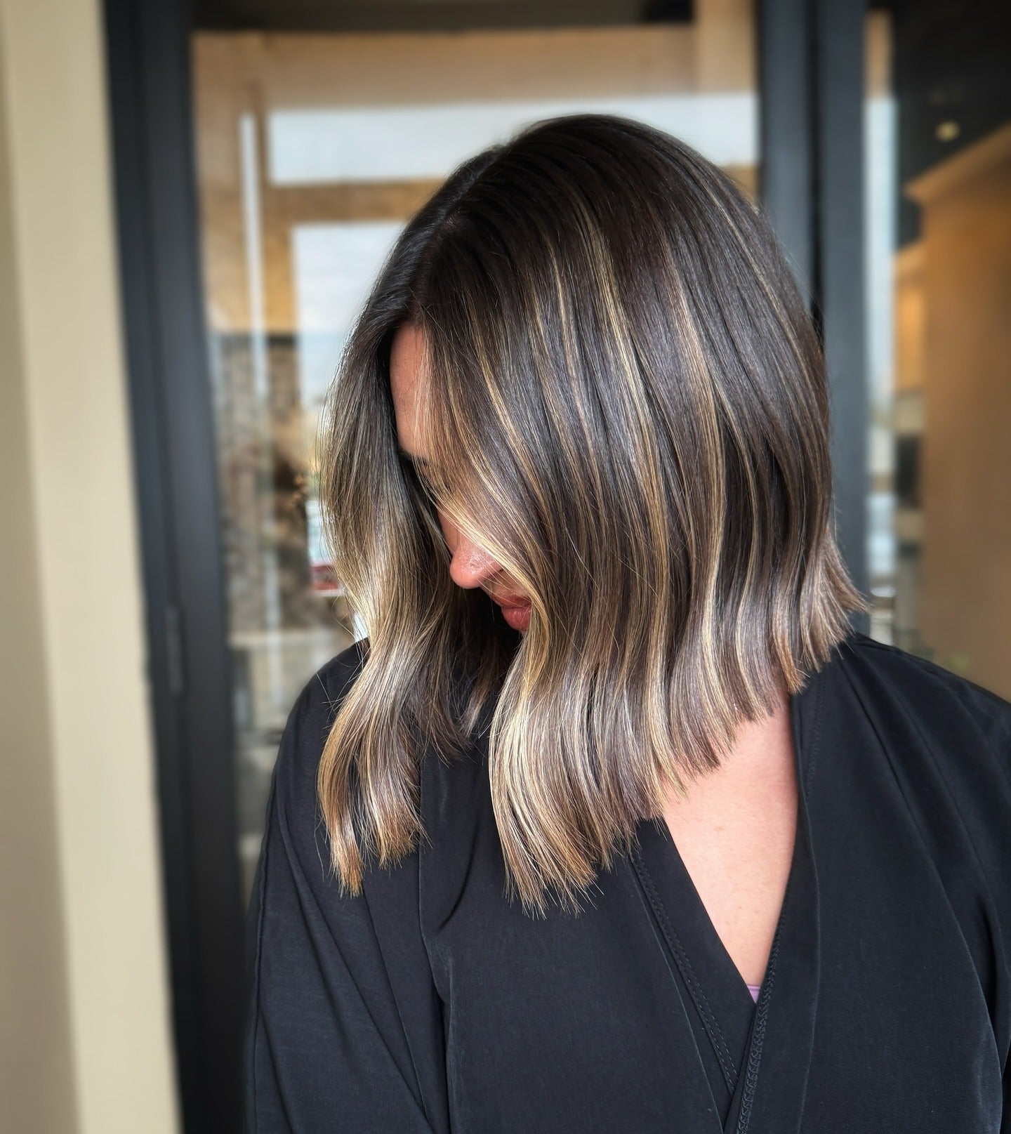 12. Schlanker dimensionaler Lob mit kühlen Highlights (mittlere Bob -Haarschnitte)