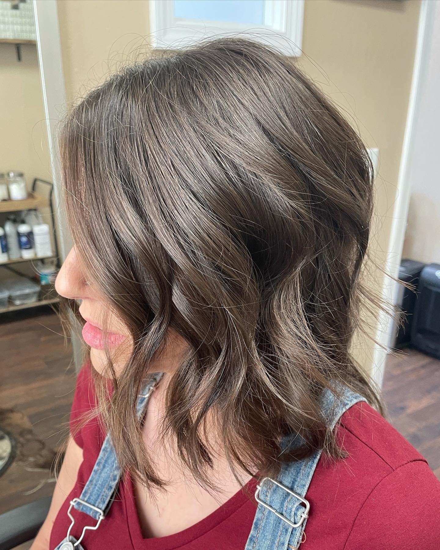 12. Smoky Brunette Textured Bob mit lockeren Wellen (Long Layered Bob)