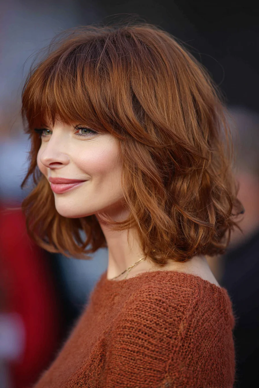 12. Weicher Fransenzottel in warmem Auburn (zottelige Haarschnitte für Frauen über 40) – Zottelige Haarschnitte für Frauen über 40