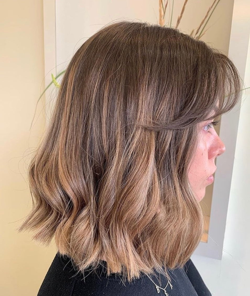 12. Weicher Mokka-strukturierter Midi-Schnitt (Midi-Schnitt-Frisuren)