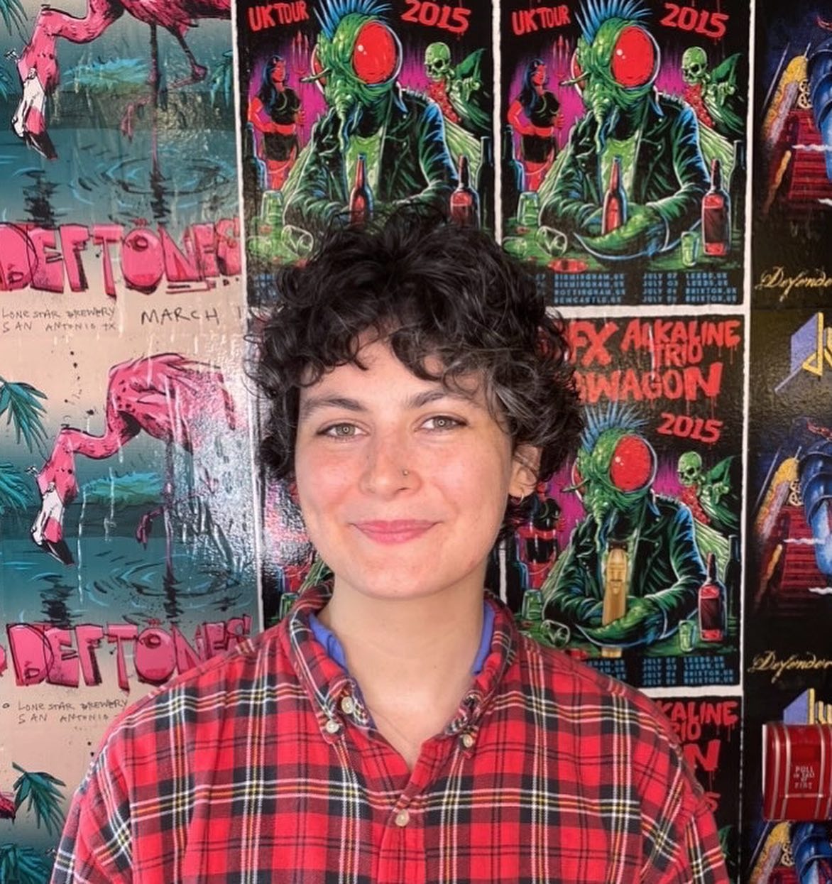 12. Strukturierter lockiger Pixie mit natürlichem schwarzem Finish (Curly Pixie-Frisuren)