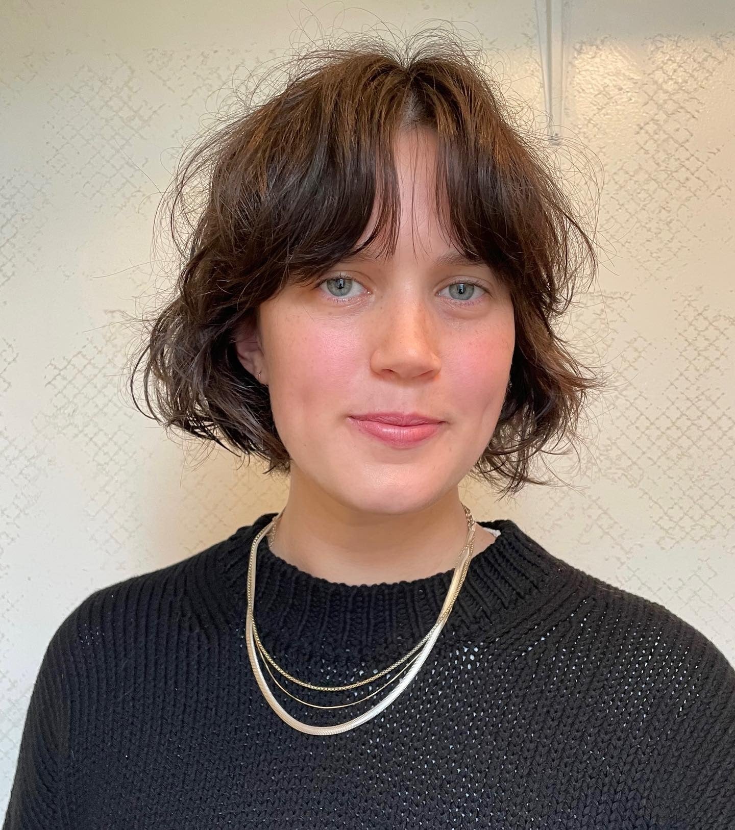 12. Strukturierter Espresso-Bob mit Curtain Bangs (Shaggy Bob Haircuts)