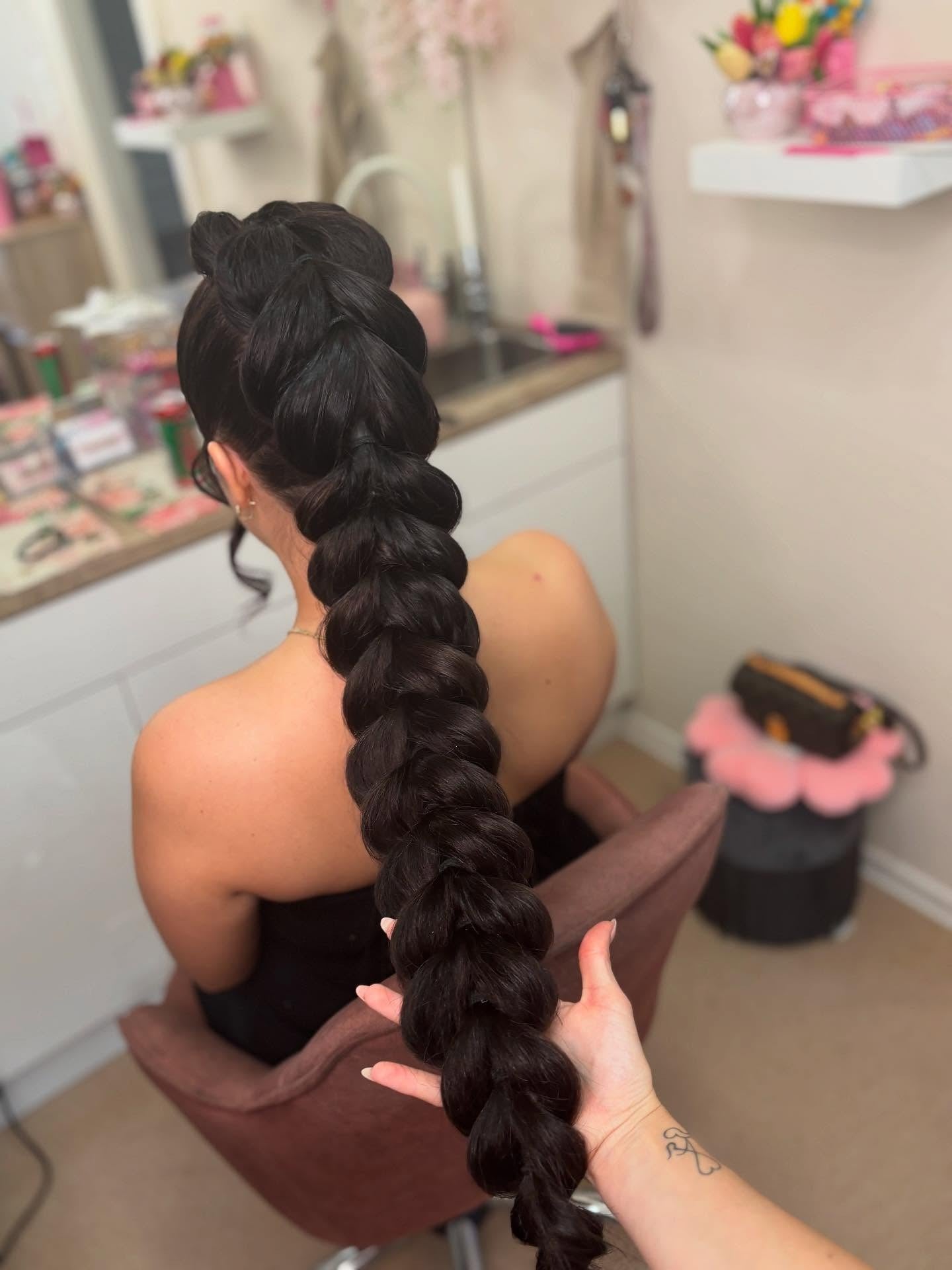 12. Voluminöses Blasengeflecht auf Jet Black (geflochtene Frisuren)