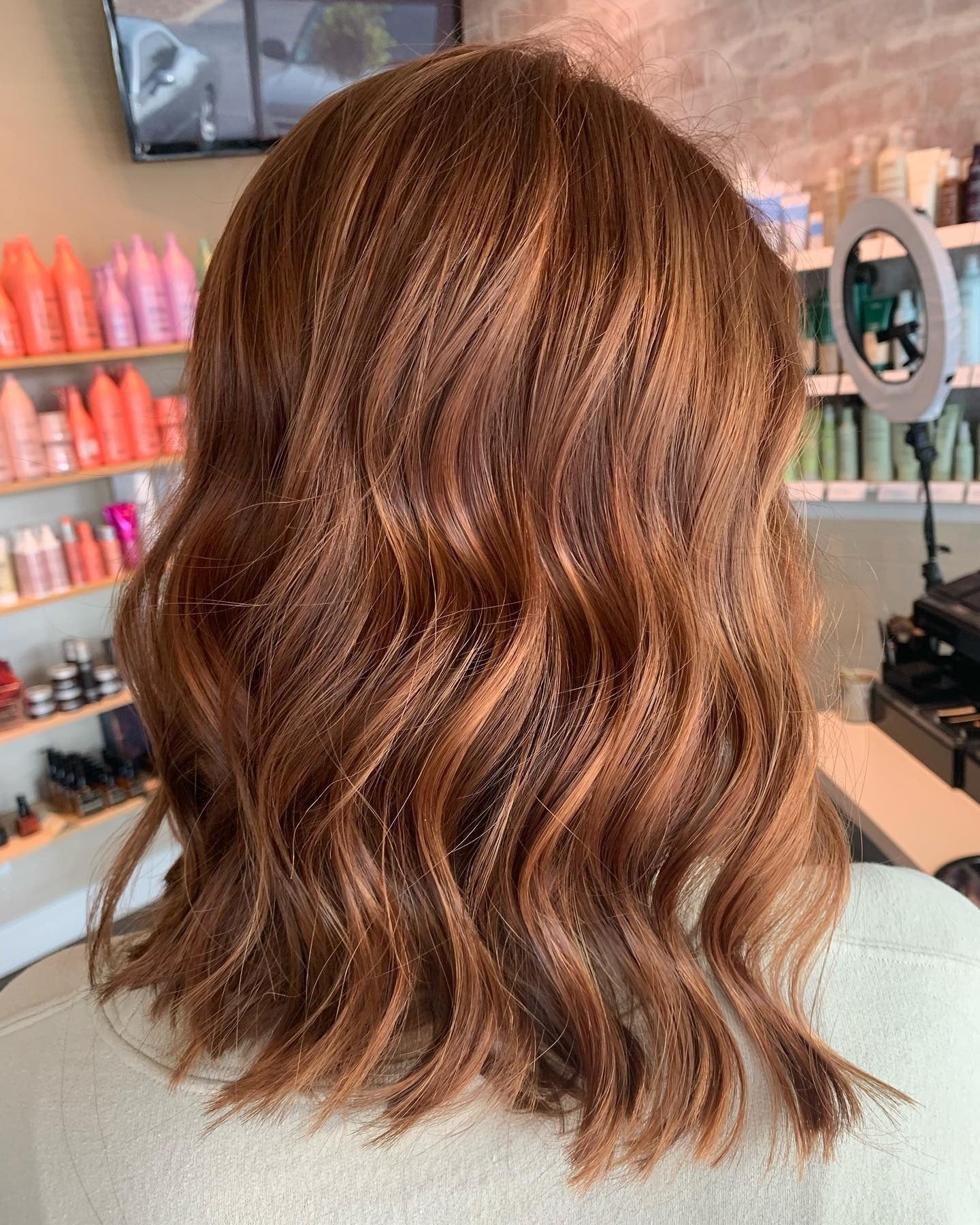 12. Warm Kastanienbündel Lob mit glänzendem Finish (rotbraunes Haar mit Highlights)