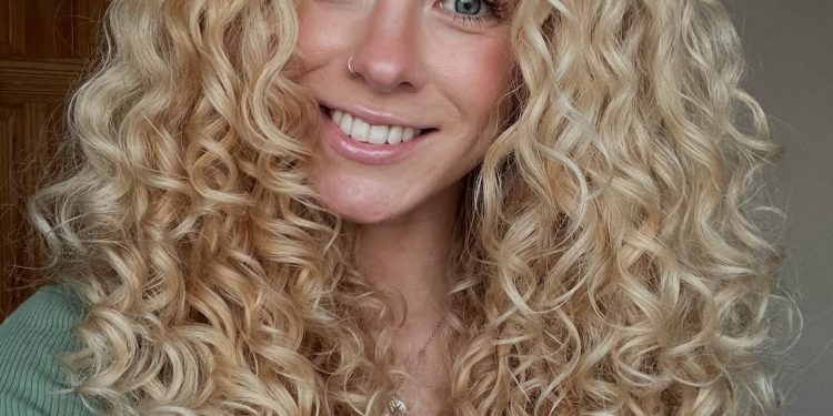 13 Chaotische Ideen für lockige Haare, die Ihren Look erhöhen