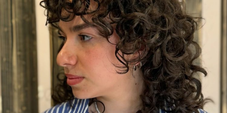 13 Curly Wolf Haircut Ideen, die Locken neu definieren ✂️