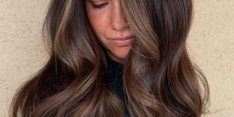 13 Mühelose Balayage Dunkelbraune Haarfarbe Transformationen