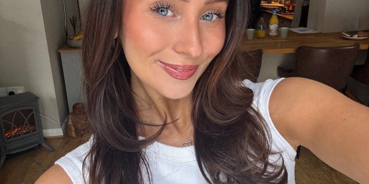 13 atemberaubende Stirnbandfrisuren, die Sie versuchen müssen