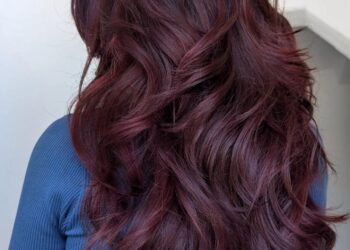 13 dunkle Burgunder Haarfarbe Trends, die Sie jetzt brauchen
