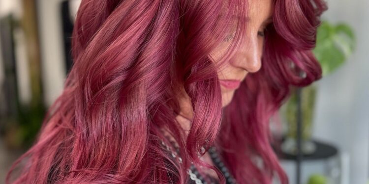 13 elegante und stilvolle burgunderfarbene Haarfarbe für moderne Frauen