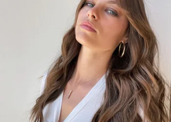 13 lange, strukturierte Schichten für einen weichen, lebendigen Look