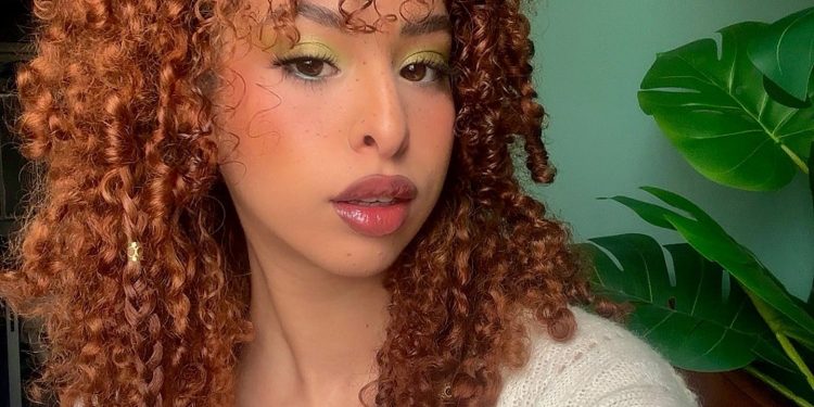 13 lockige Frisuren, die das Rampenlicht verdienen