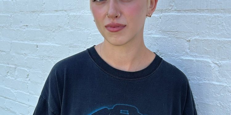 13 nervöse abgehackte Pixie -Haarschnitte voller Haltung